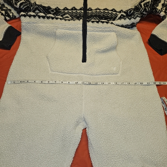 American Eagle Outfitter L/XL Winter White Sherpa w/Black Bear Hoodie E.U.C. - Picture 10 of 13